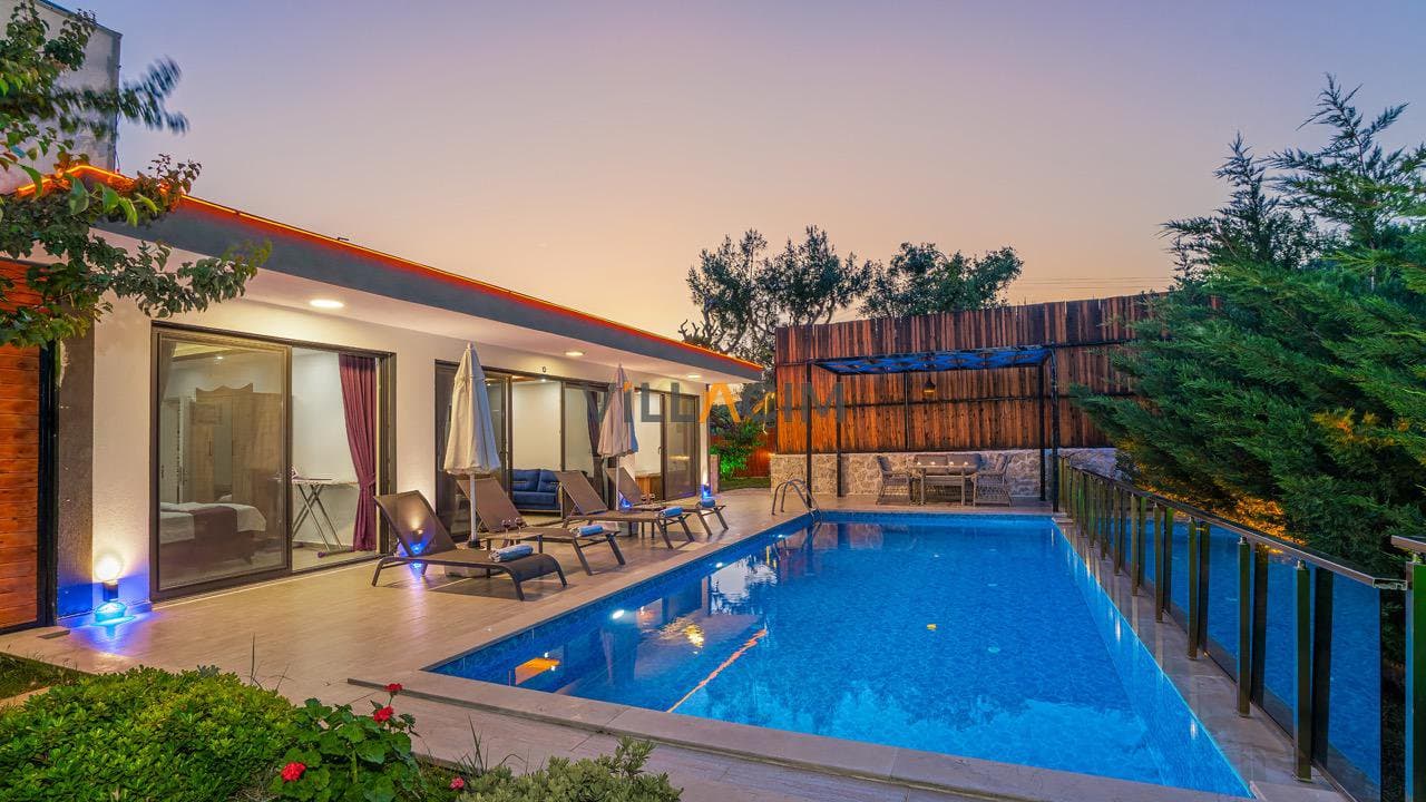 Villa Ay