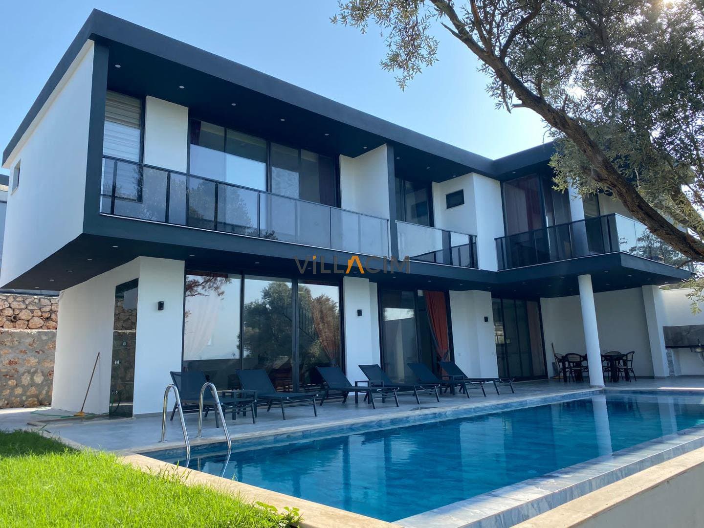 Villa Nar Ağacı