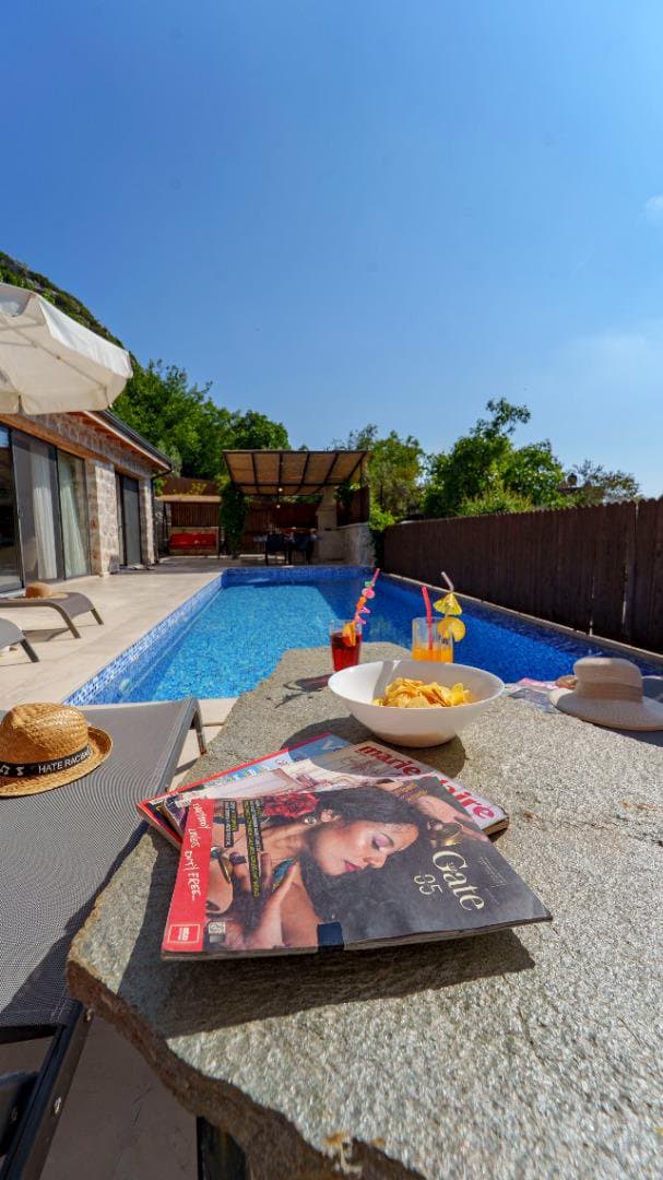 Villa Aqua Stone