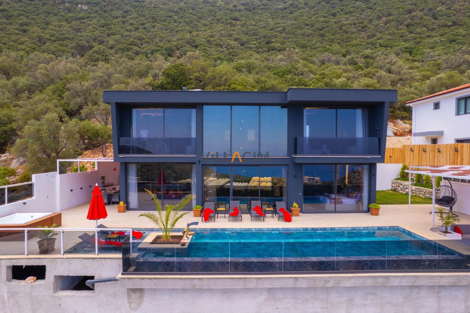 Villa Black Dark