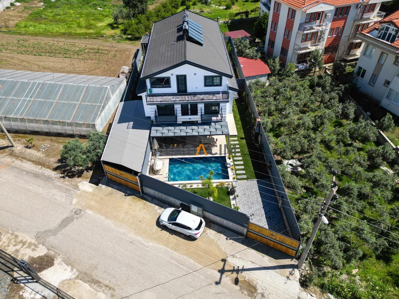 Villa White Trio