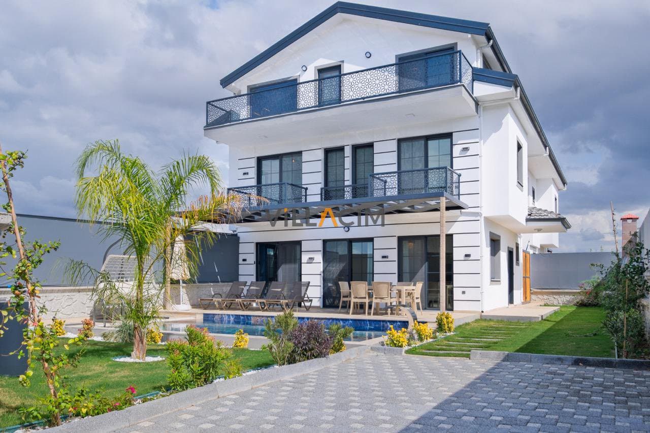 Villa White Trio