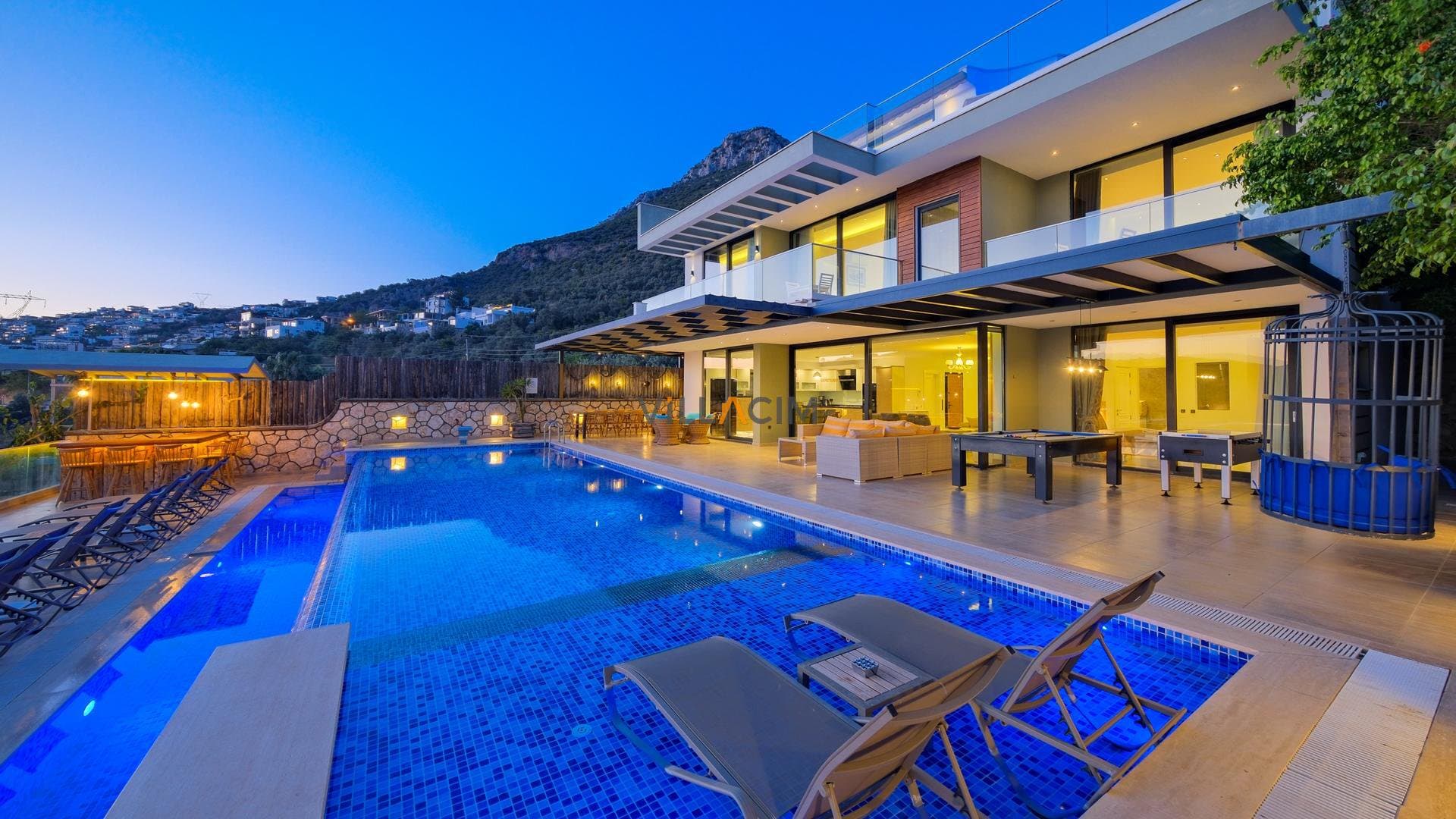 Villa Topic