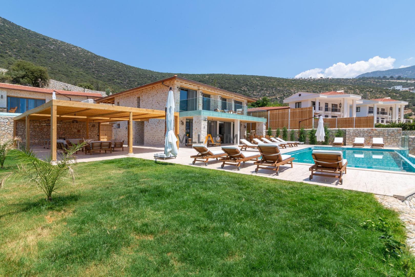 Villa Water Premium