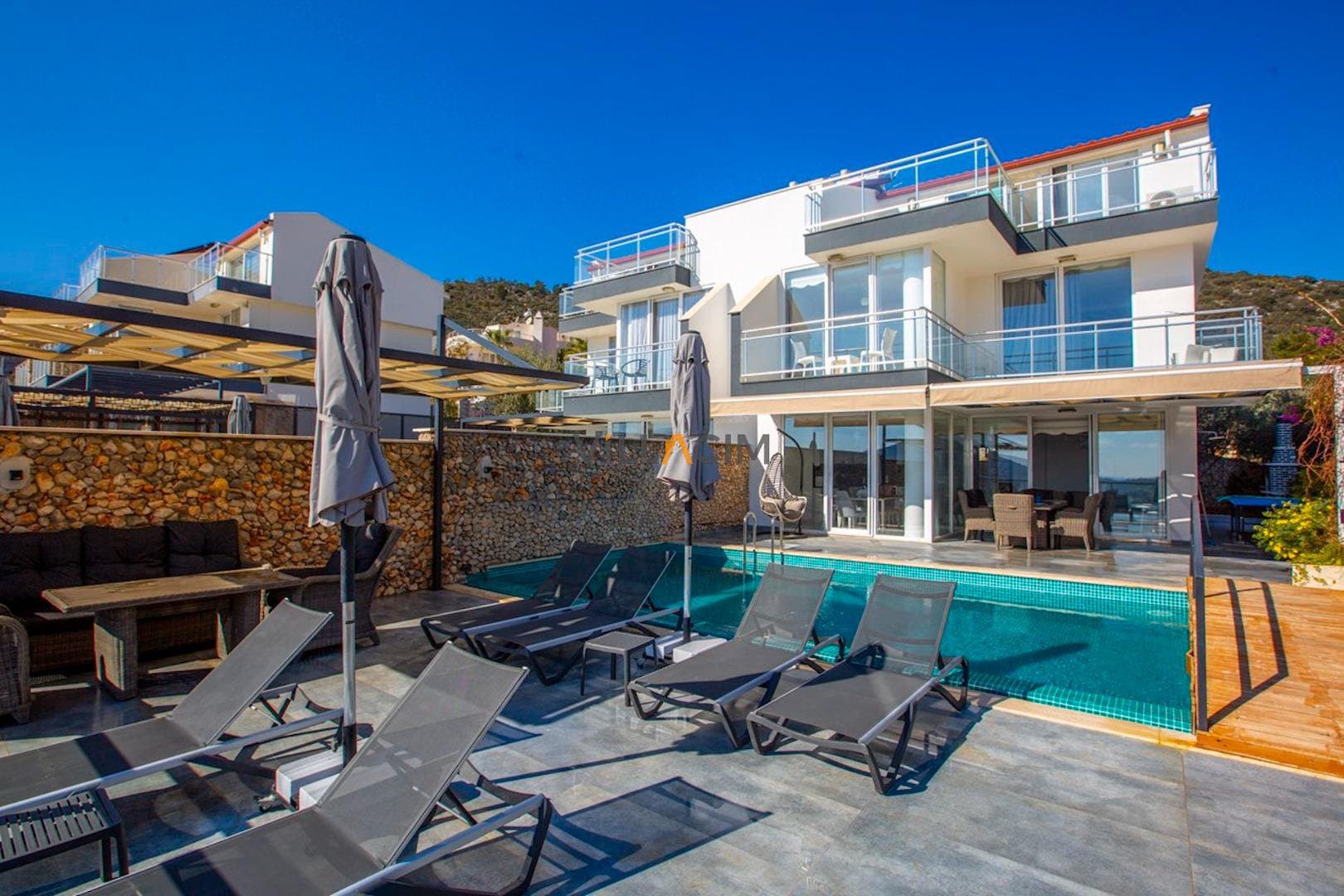 Villa Roannes 1