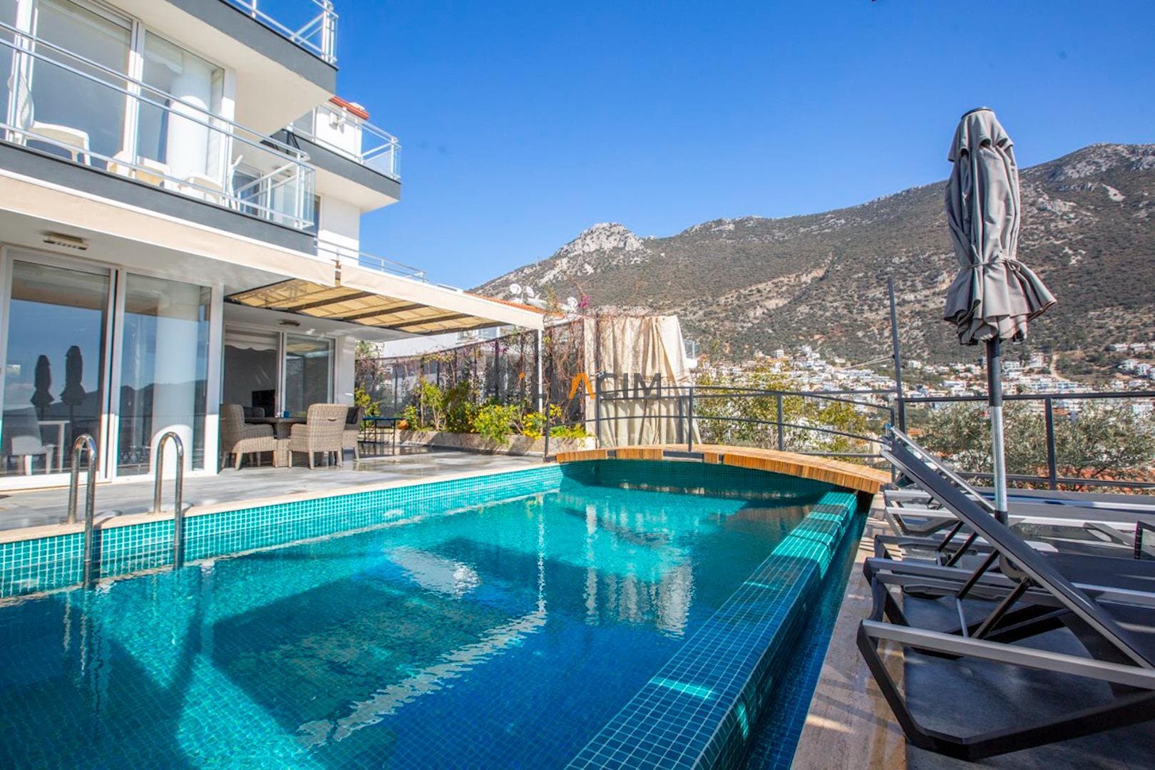 Villa Roannes 1