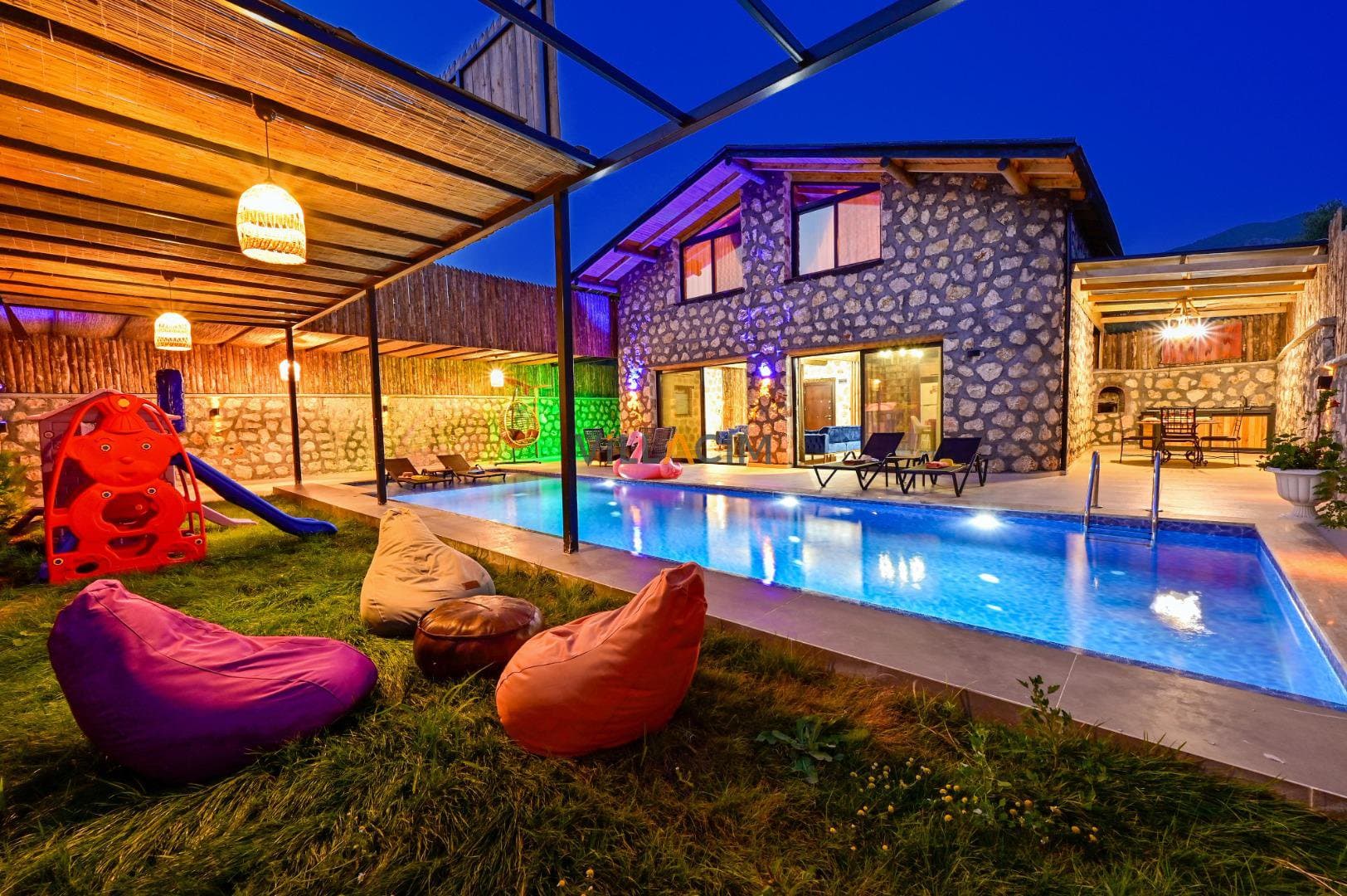 Villa Luma Blue