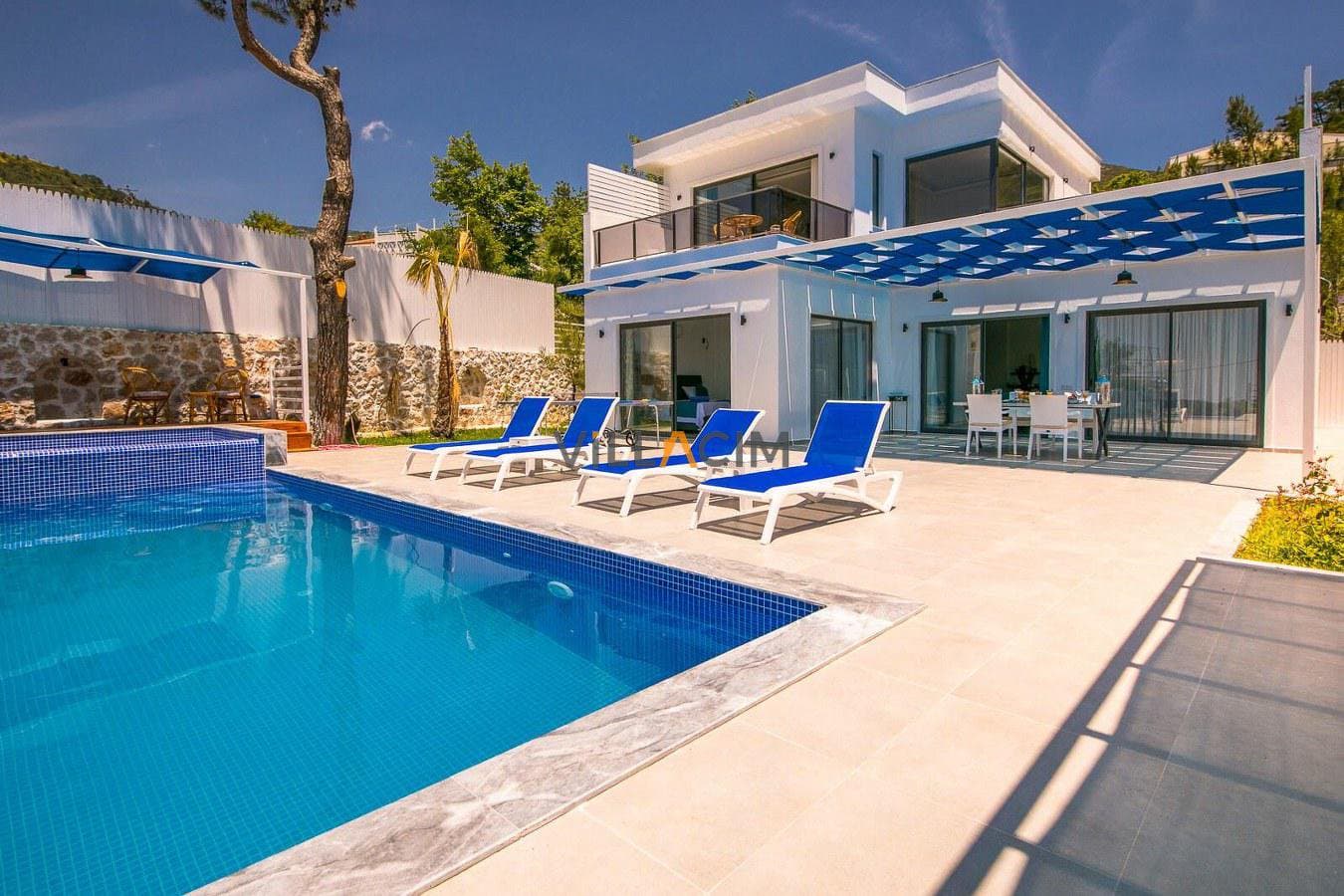 Villa Shade