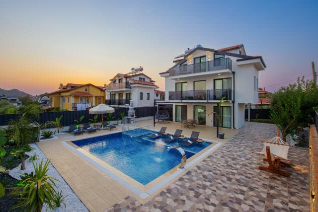 Villa Fullmoon
