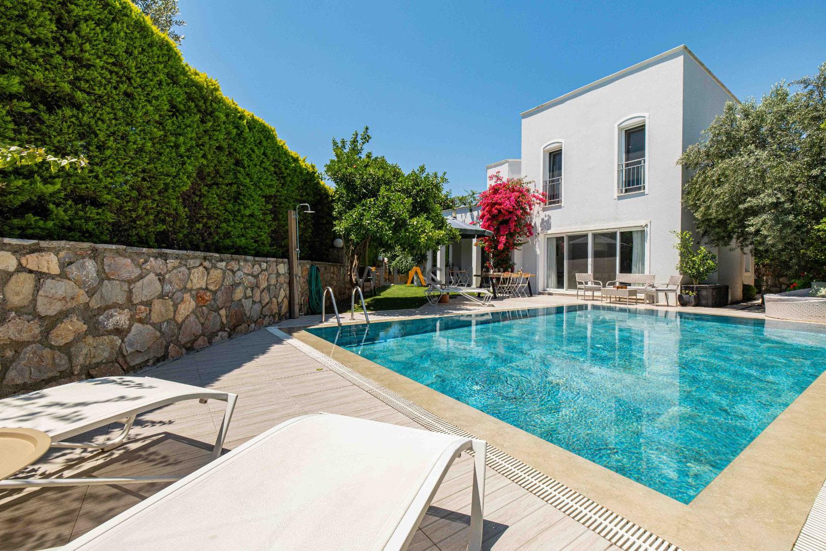 Villa Mydos