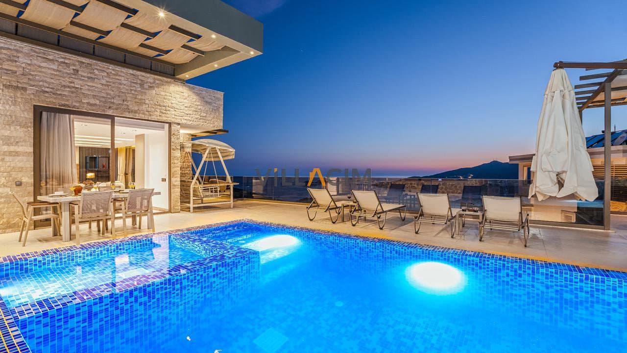Villa White House