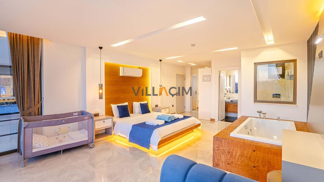 Villa White House