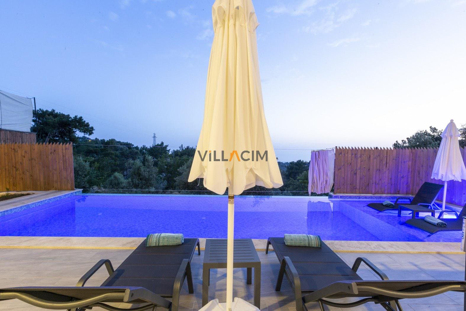 Villa Mustang Queen