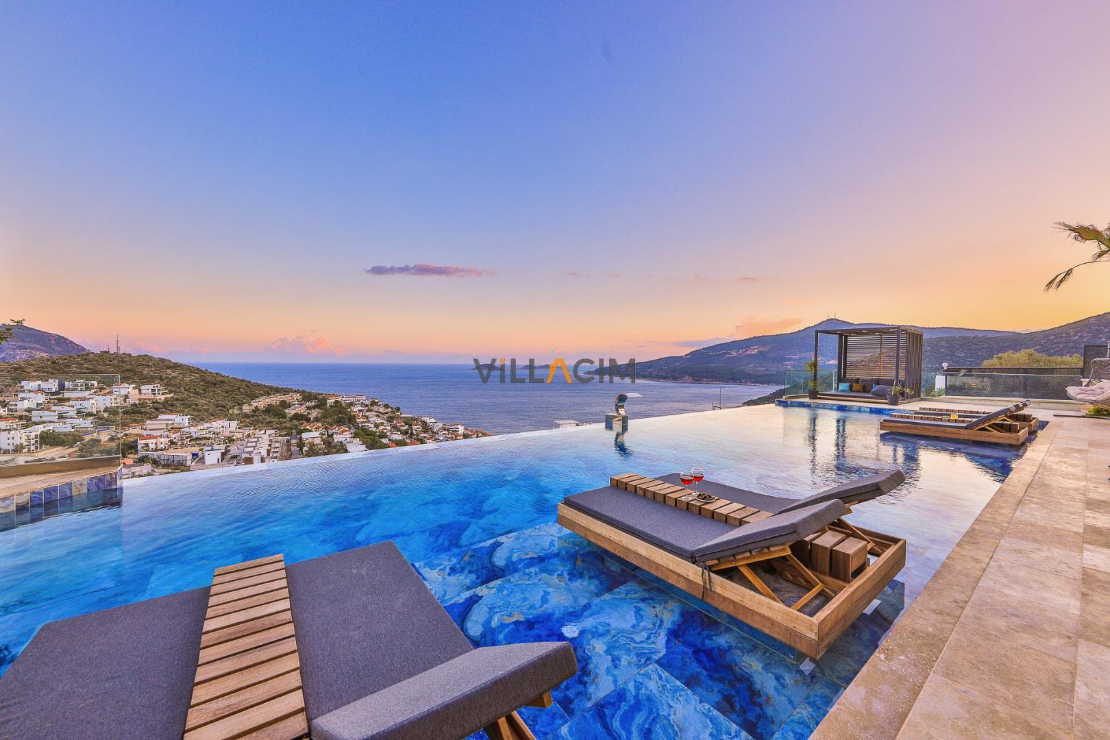 Villa Regal Life