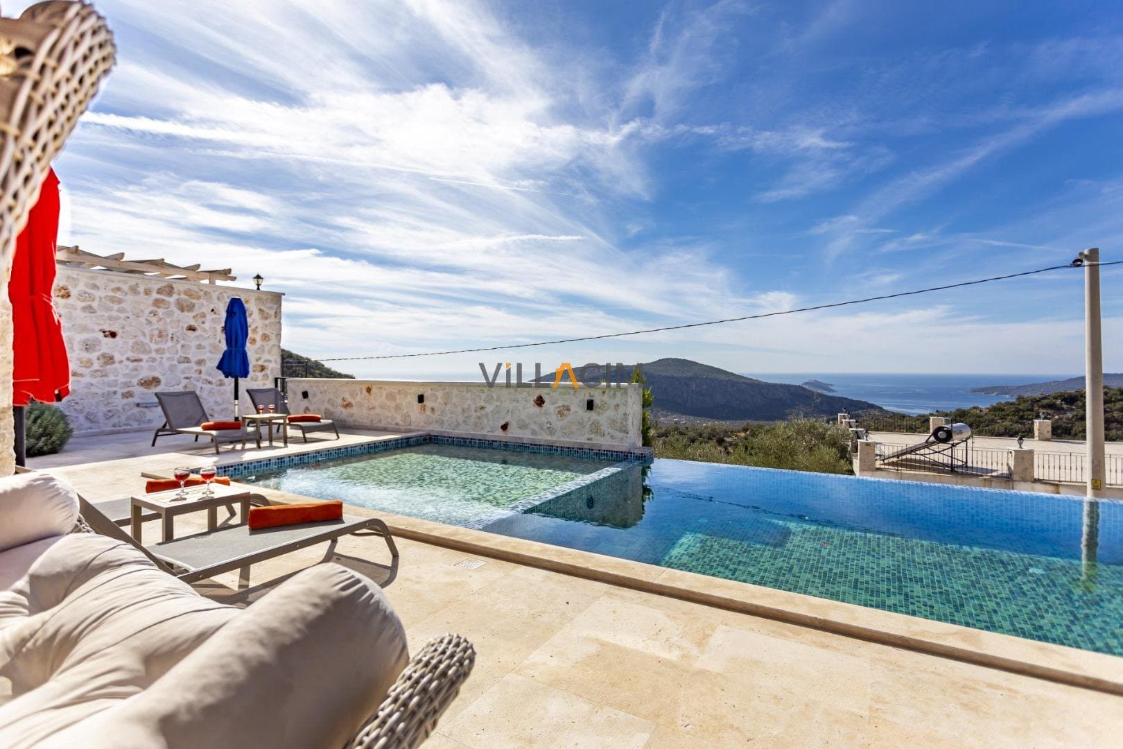 Villa Hole