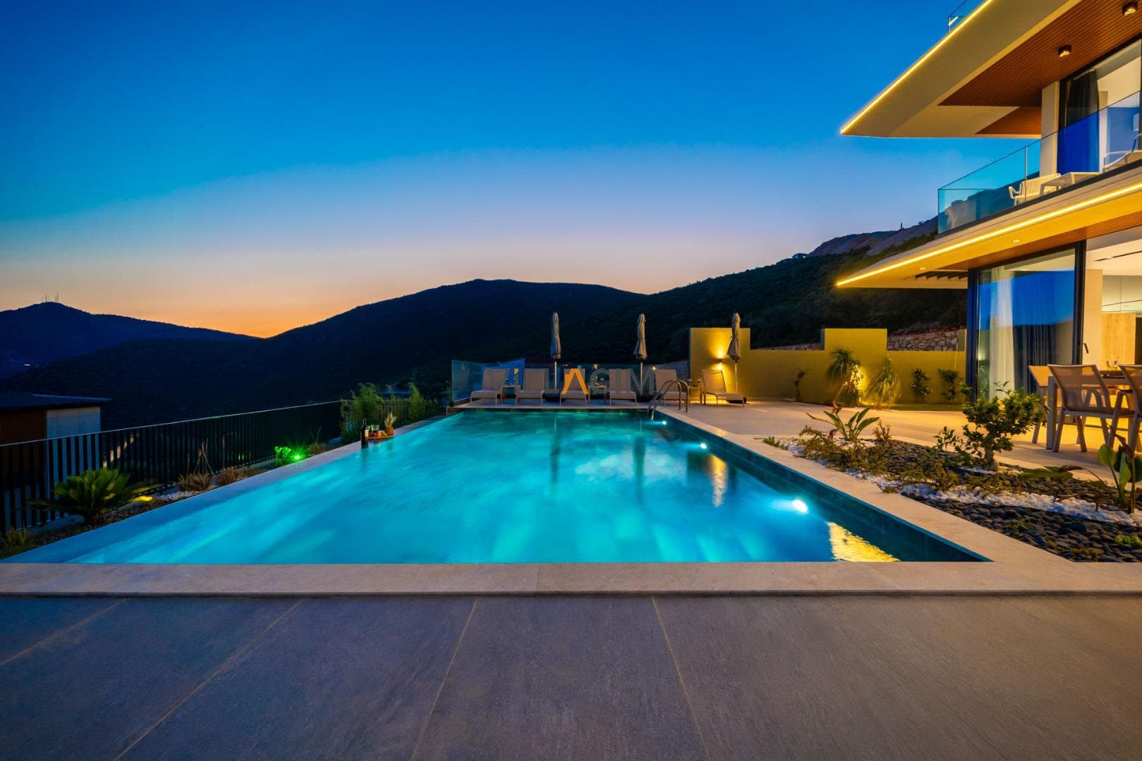 Villa Aura F